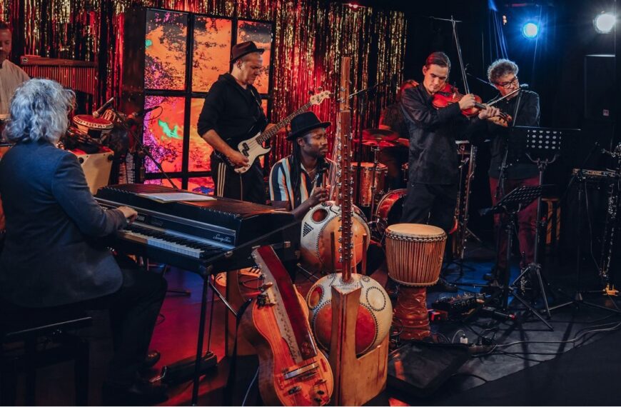 Na scenie Trifonidis Roots Septet grających na różnych instrumentach