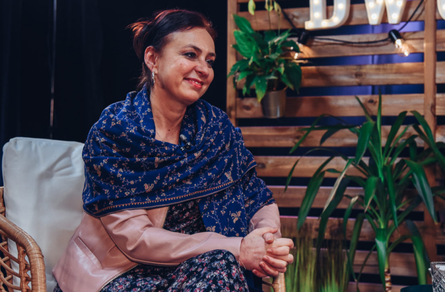 Uśmiechnięta kobieta - Romana Agnel