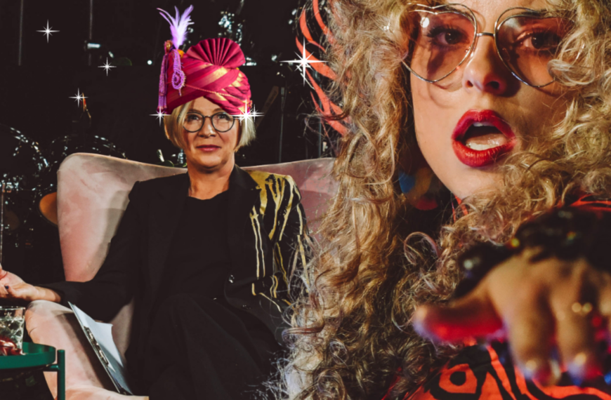 Karolina Lipska. Dwie kobiety jedna w medytuje w turbanie druga stoi na przodzie.