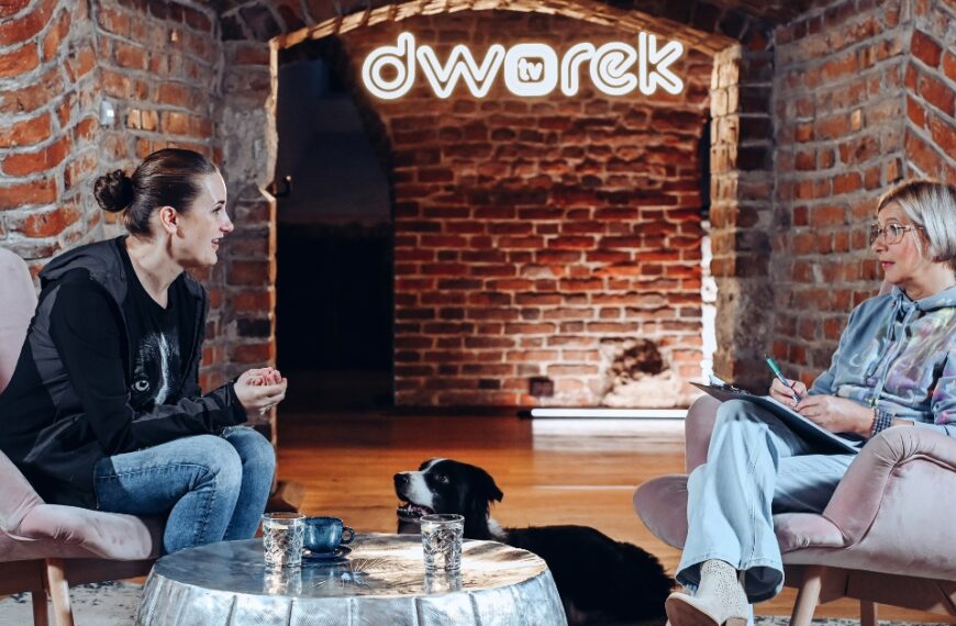 Katarzyna Haramata i pies Zen w Dworek TV