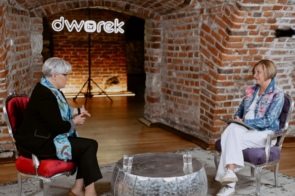 Beata Michalska i Renata Głowacka podczas wywiadu w Dworek TV.