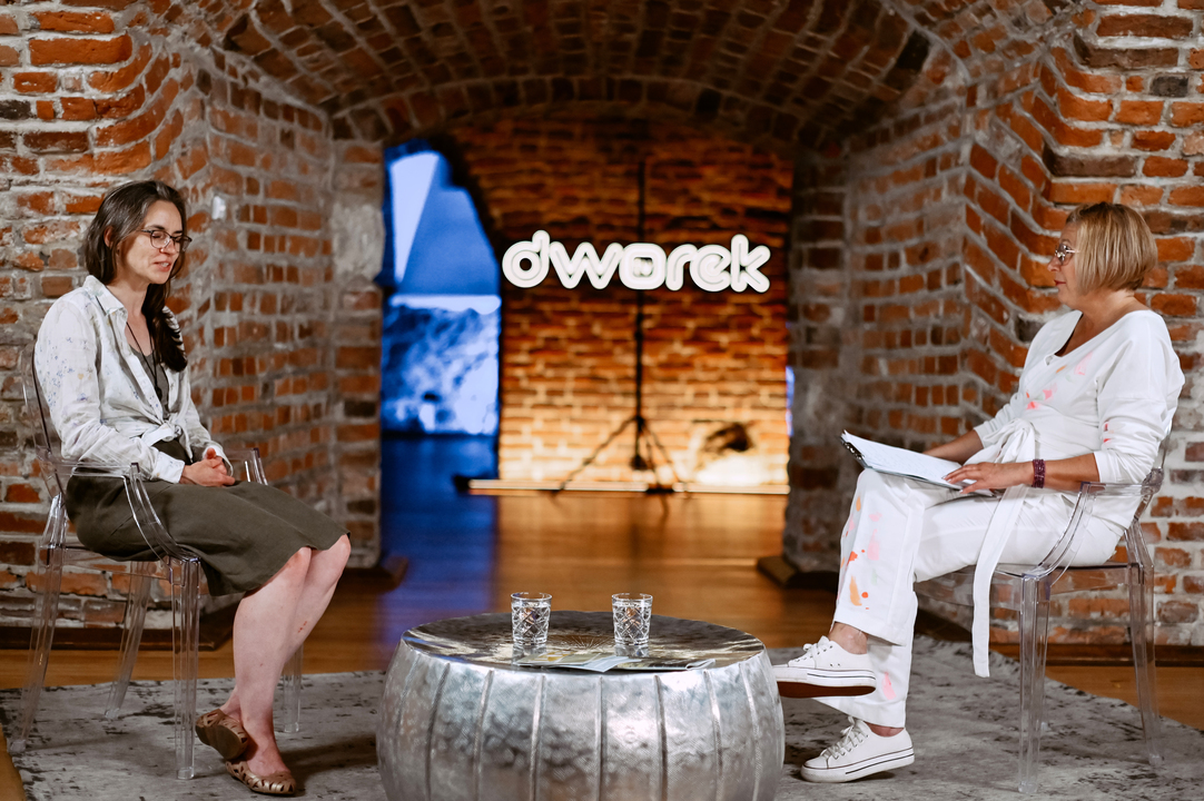 Anna Wawrzyńska i Renata Głowacka w czasie wywiadu w Dworek TV