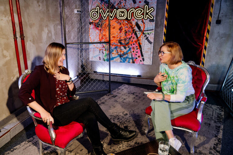 Weronika Penar i Renata Głowacka w czasie wywiadu w Dworek TV
