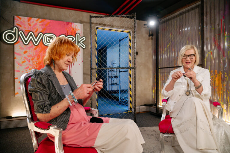 Ewa Kolasińska i Renata Głowacka w studiu Dworek TV
