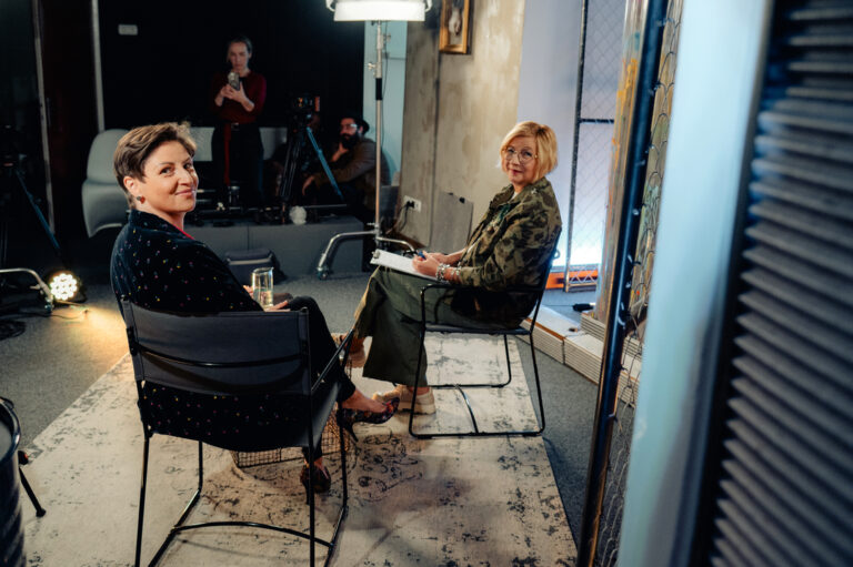 Joanna Flis i Renata Głowacka w Dworek TV