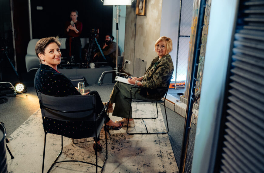 Joanna Flis i Renata Głowacka w Dworek TV