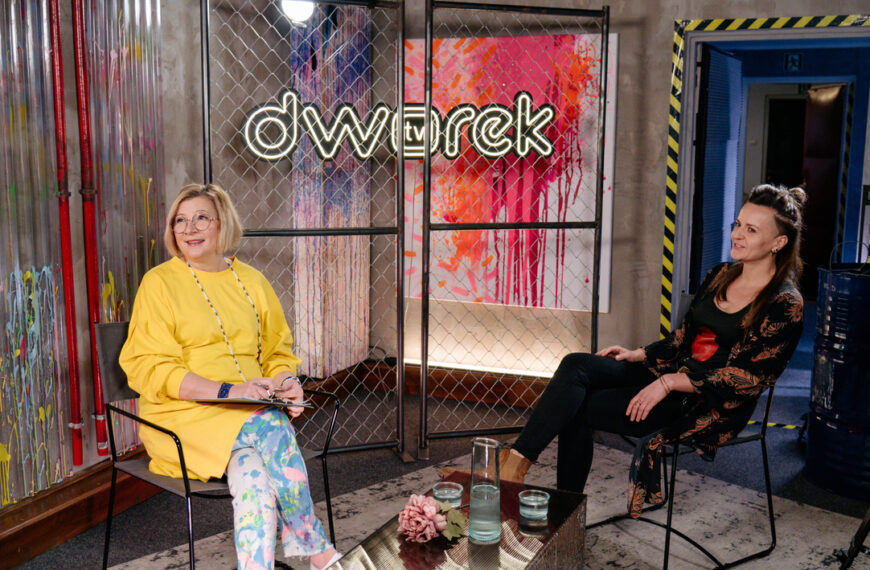 Anna Deja i Renata Głowacka podczas wywiadu w DworekTV