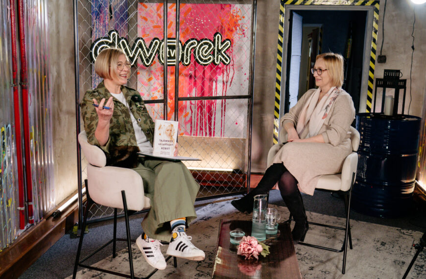 Justyna Syrek i Renata Głowacka w czasie wywiadu w DworekTV