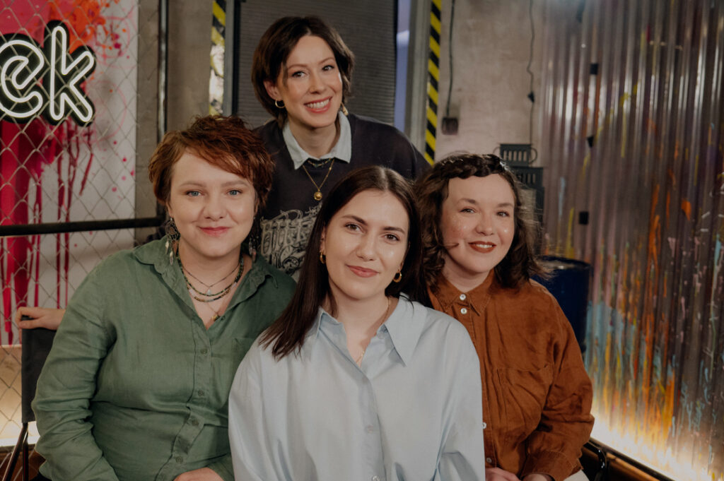 Trio Ukochanki oraz Anna Poznańska – Borowik w czasie wywiadu w DworekTV