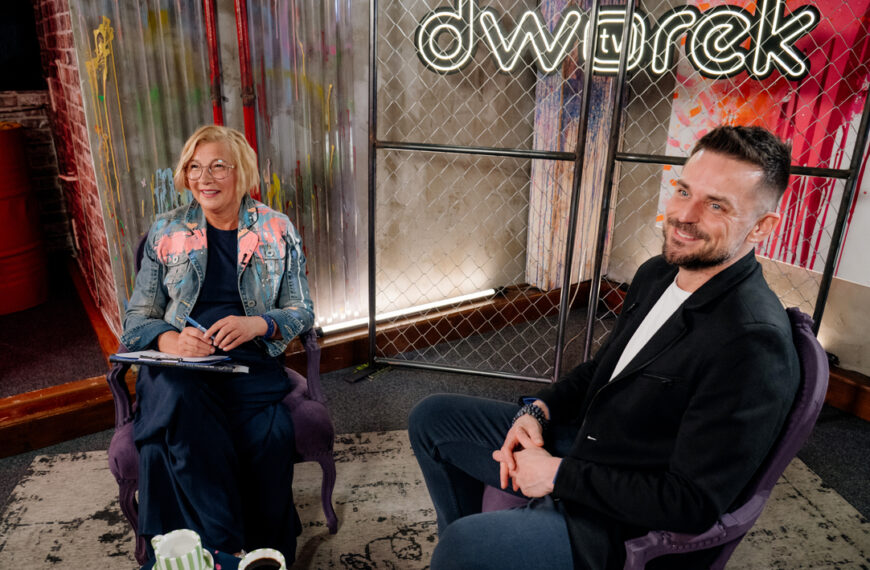Bartek Indygo i Renata Głowacka w czasie wywiadu w DworekTV