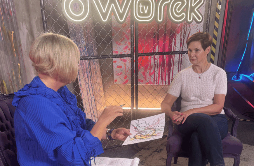 Tatiana Świderska w czasie wywiadu w DworekTV.